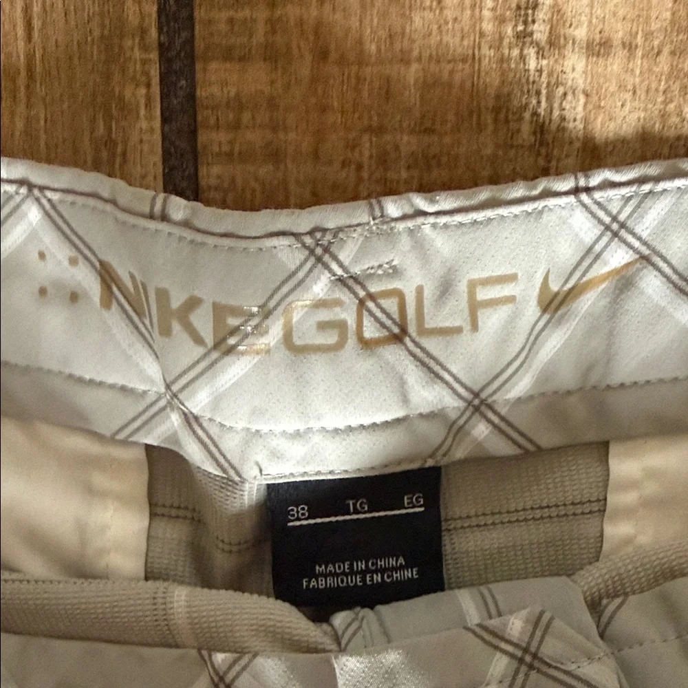 Nike Men's Golf Dry-Fit Light Gray Plaid Tech Shorts - Size 38